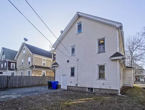 33-35 Rittenhouse Ter, Springfield, MA 01108 photo 4