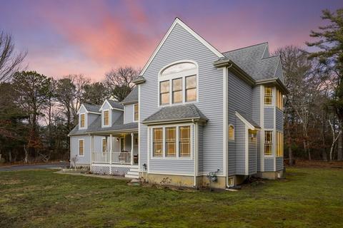 60 Brittany Dr, Barnstable, MA 02635 photo 1