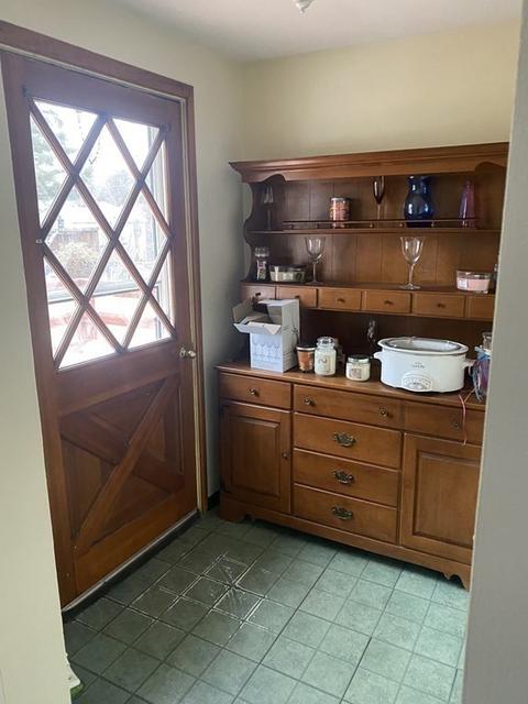 33 Pomeroy St, Easthampton, MA 01027 photo 8