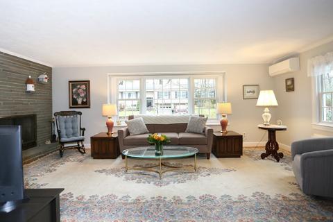 41 Perry Dr, Needham, MA 02492 photo 3
