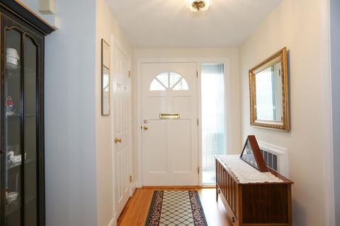 41 Perry Dr, Needham, MA 02492 photo 2