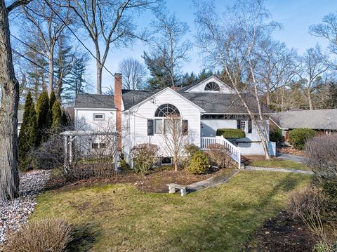 28 Woolworth St, Longmeadow, MA 01106 photo 2