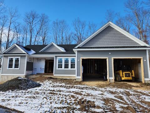17 Lyon Grn, South Hadley, MA 01075