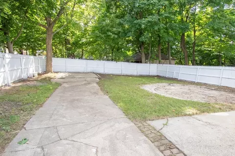 85 Hampshire, Springfield, MA 01151 photo 3