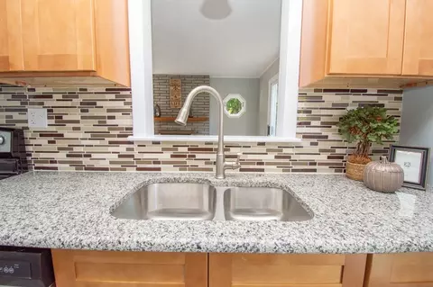 85 Hampshire, Springfield, MA 01151 photo 8