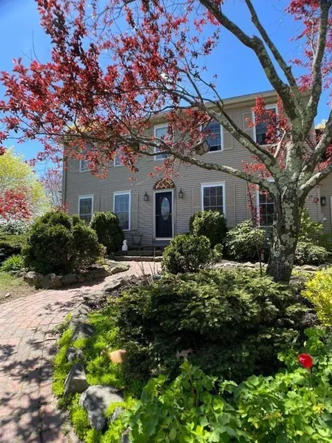 30 Terry Ln, Belchertown, MA 01007