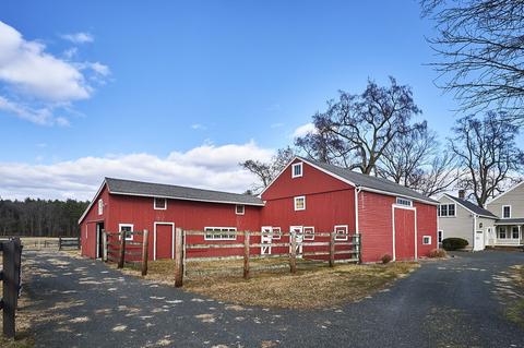 39 Clapp St, Easthampton, MA 01027 photo 4