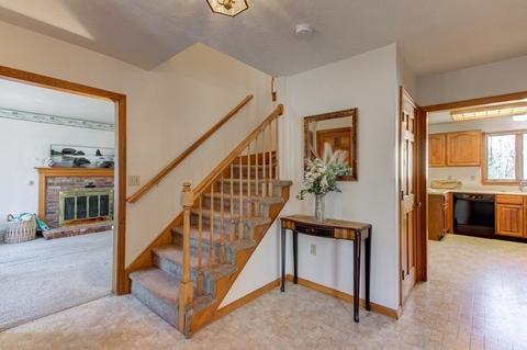 48 Mechanic St, Upton, MA 01568 photo 4