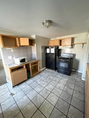 231 Appleton St, Lowell, MA 01852 photo 4