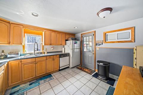 180 E Washington St, Hanson, MA 02341 photo 4