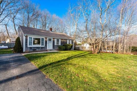38 Regency Dr, Bourne, MA 02532