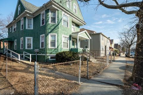54 Johnson St, Springfield, MA 01108 photo 3
