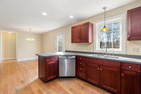 252 Cabinet St, Springfield, MA 01129 photo 6