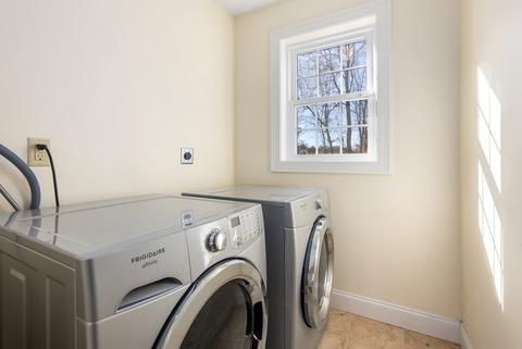 252 Cabinet St, Springfield, MA 01129 photo 21