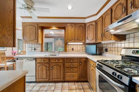 55 Horace St, Needham, MA 02494 photo 8