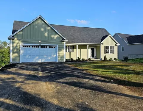 304 Blackstone St, Blackstone, MA 01504