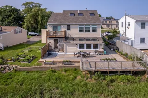 8 Rio Dr, Gloucester, MA 01930