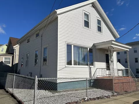 562 Cambridge St, Fall River, MA 02721 photo 1