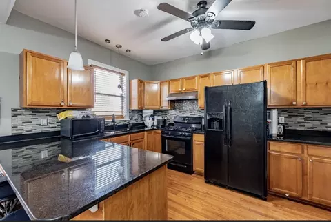 170 Pendleton Ave, Springfield, MA 01109 photo 3