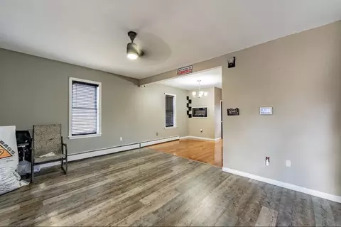 170 Pendleton Ave, Springfield, MA 01109 photo 9