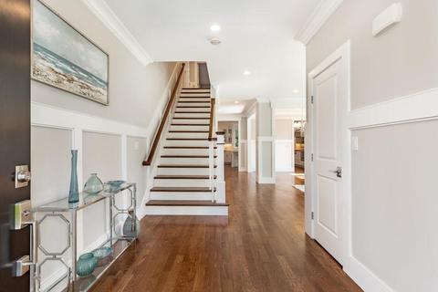 20 Marshall Rd, Wellesley, MA 02482 photo 3