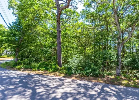 29 Sterling Rd, Harwich, MA 02645