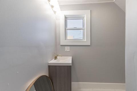 11 Mapleton Pl, Lynn, MA 01904 photo 27