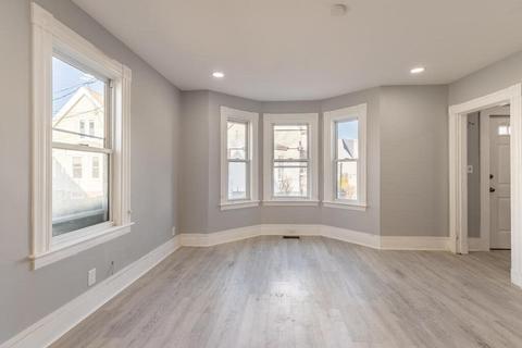 11 Mapleton Pl, Lynn, MA 01904 photo 10