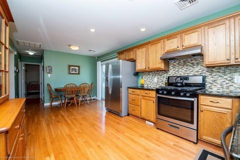 29 Crompton St, Acushnet, MA 02743 photo 11