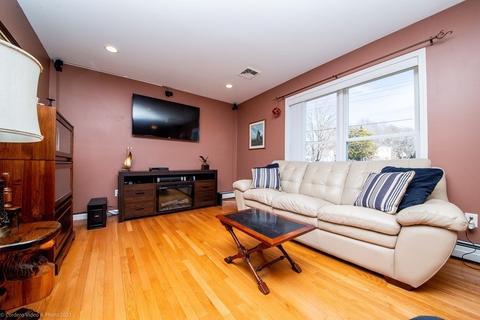 29 Crompton St, Acushnet, MA 02743 photo 4