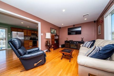 29 Crompton St, Acushnet, MA 02743 photo 3