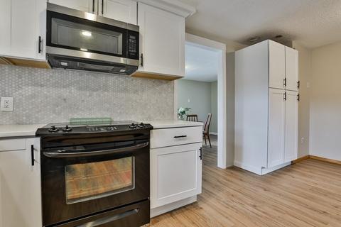 8 Macgregor Ave, Salem, NH 03079 photo 6
