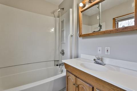 8 Macgregor Ave, Salem, NH 03079 photo 12