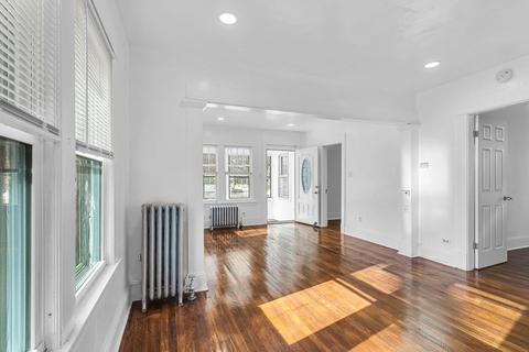 55 Redlands St, Springfield, MA 01104 photo 8