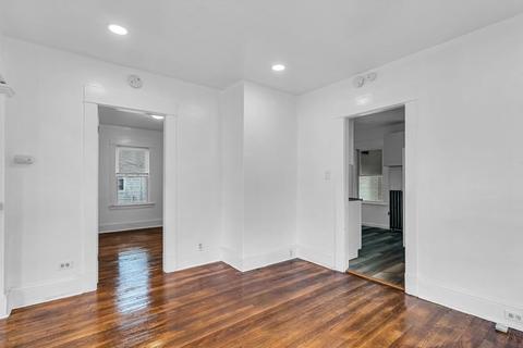 55 Redlands St, Springfield, MA 01104 photo 10