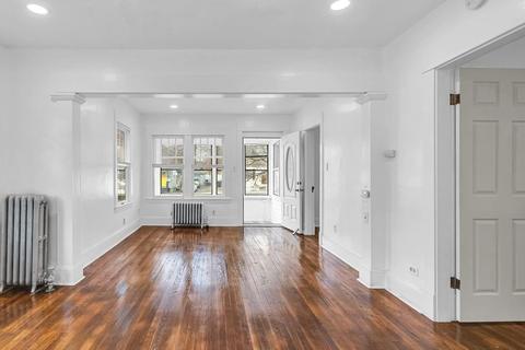 55 Redlands St, Springfield, MA 01104 photo 7