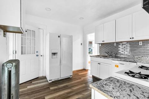 55 Redlands St, Springfield, MA 01104 photo 3
