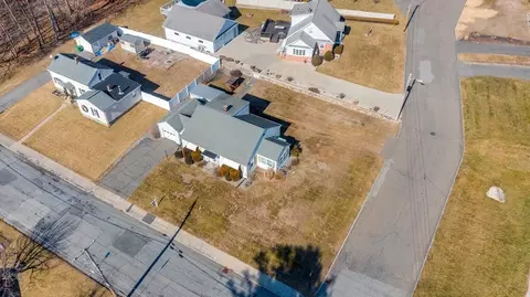 137 Lawrence Rd, Chicopee, MA 01013 photo 4