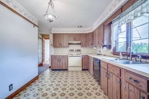 137 Lawrence Rd, Chicopee, MA 01013 photo 13