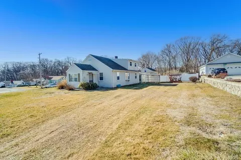 137 Lawrence Rd, Chicopee, MA 01013 photo 9