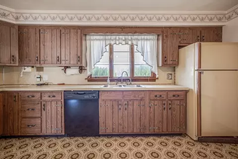137 Lawrence Rd, Chicopee, MA 01013 photo 12