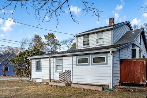 8 Parkwood Dr, Wareham, MA 02571 photo 2