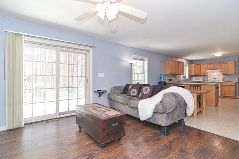 106 Taft St, Upton, MA 01568 photo 2