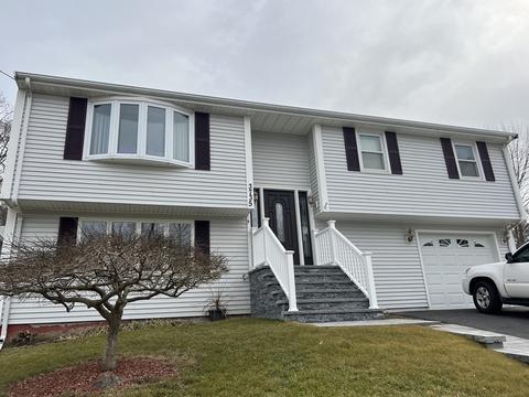 3735 N Main St, Fall River, MA 02720