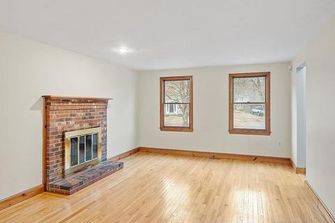 29 Pleasant St, Upton, MA 01568 photo 7