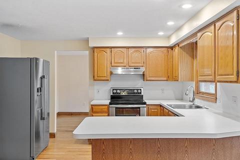 29 Pleasant St, Upton, MA 01568 photo 4