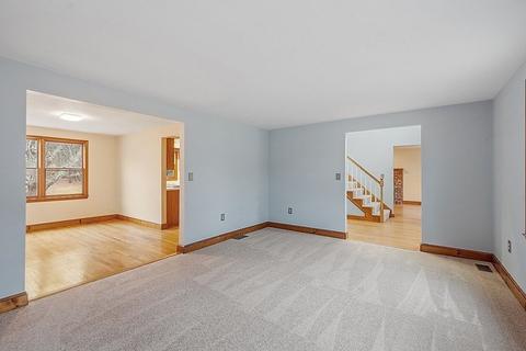 29 Pleasant St, Upton, MA 01568 photo 13
