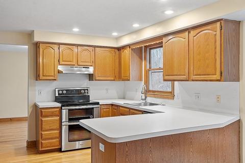 29 Pleasant St, Upton, MA 01568 photo 3