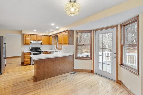 29 Pleasant St, Upton, MA 01568 photo 6