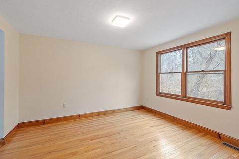 29 Pleasant St, Upton, MA 01568 photo 11